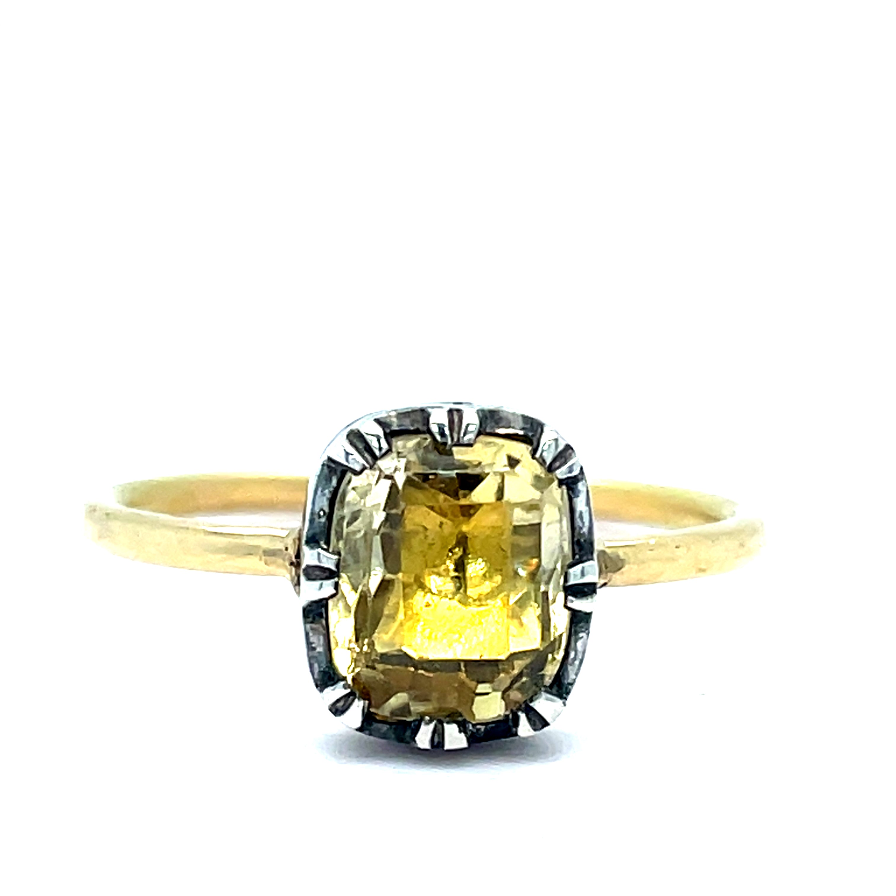 Beautiful Yellow Sapphire 18k Gold Ring